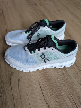 On Running Cloud White Mint Men’s Size 12 Running ShoesOn Running Cloud sneakers